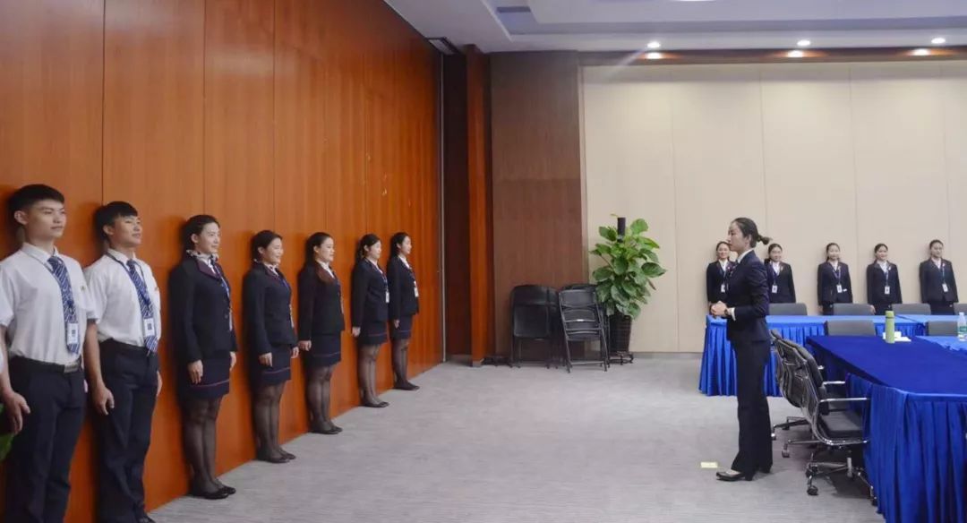 提升服務(wù)質(zhì)量，塑造專業(yè)形象——廣電城市服務(wù)城市規(guī)劃展覽物業(yè)服務(wù)中心開展服務(wù)禮儀與會(huì)務(wù)服務(wù)培訓(xùn)